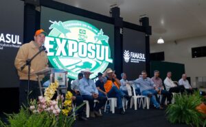 “Quando o interesse público está em primeiro lugar, construímos soluções duradouras”, Eduardo Riedel sobre investimentos em Chapadão do Sul “Quando o interesse público está em primeiro lugar, construímos soluções duradouras”, Eduardo Riedel sobre investimentos em Chapadão do Sul