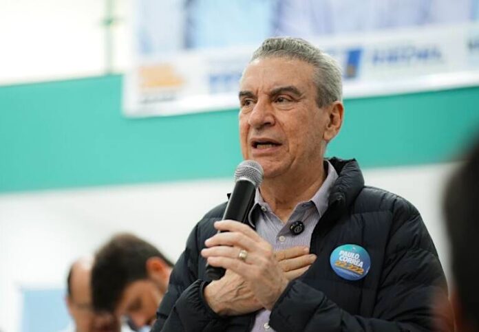 Paulo Corrêa falando em evento político